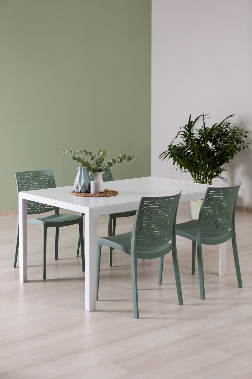 CHAISES MALIKA